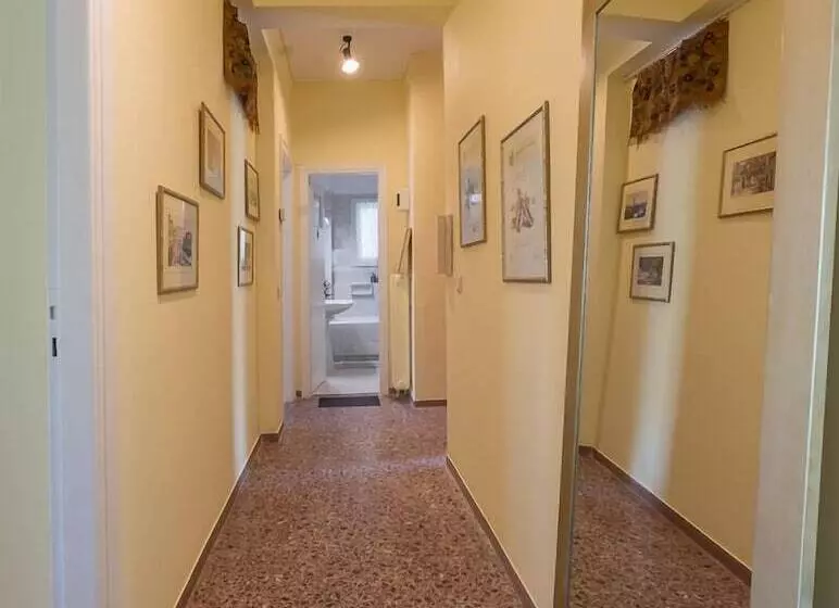 簡易ホテル Magnificent Home Athens Voula