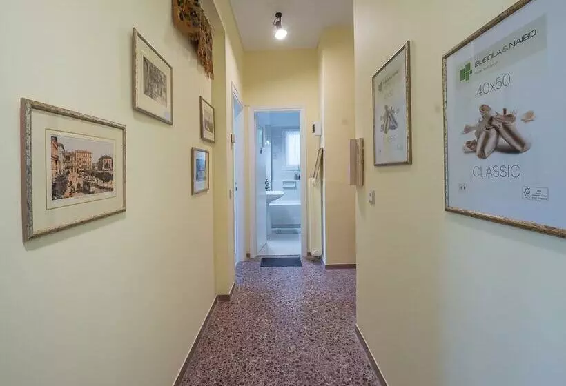 簡易ホテル Magnificent Home Athens Voula