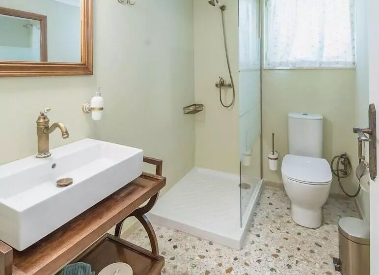簡易ホテル Magnificent Home Athens Voula