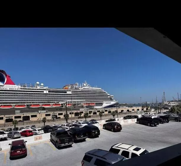 Hotelli Crystal Palace Resort