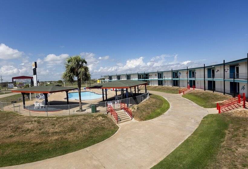 فندق Crystal Palace Resort