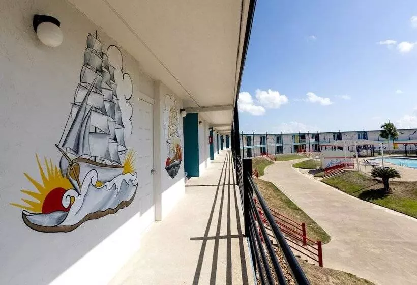 Hotelli Crystal Palace Resort