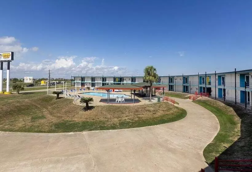 Hotelli Crystal Palace Resort