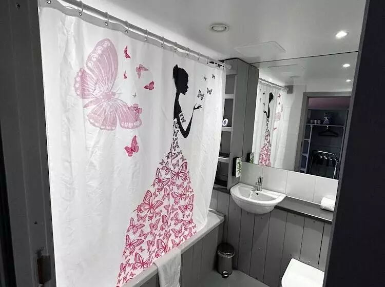 Hotelli Gulliver S Valley M1 Jct 31