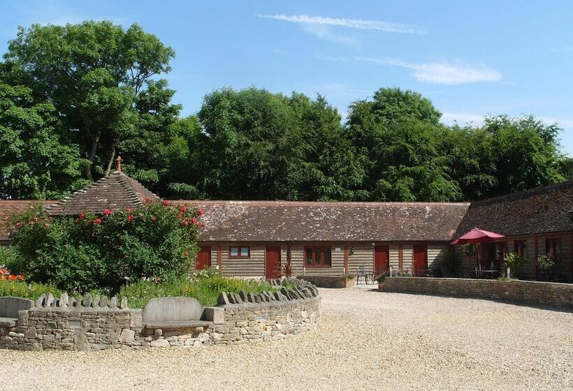 Отель Kingston Country Courtyard