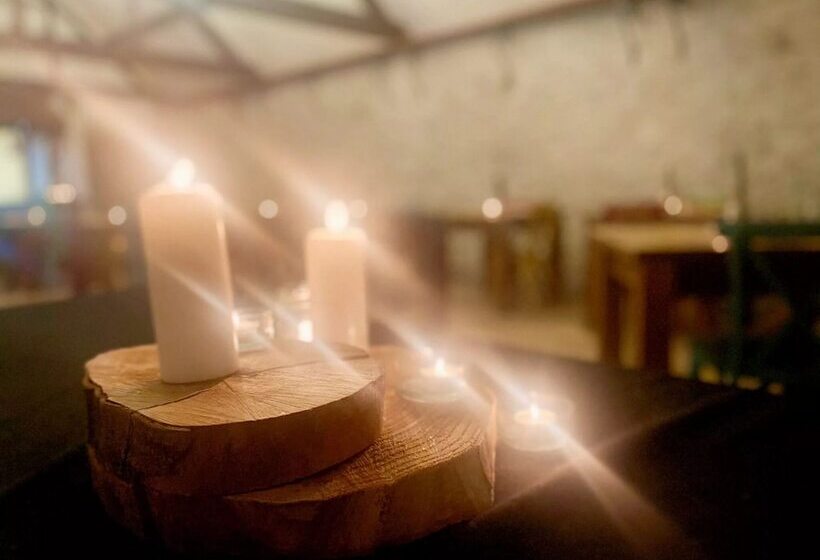 Отель Kingston Country Courtyard