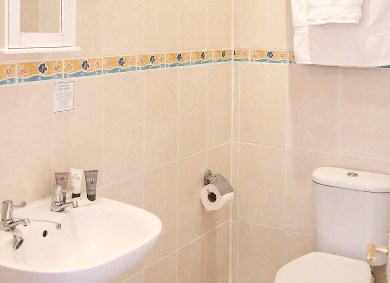 Отель Kingston Country Courtyard