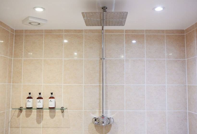 Отель Kingston Country Courtyard