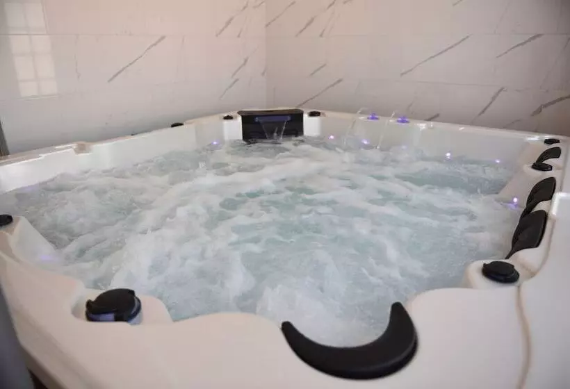 Hotelli Hôtel Normandie Spa