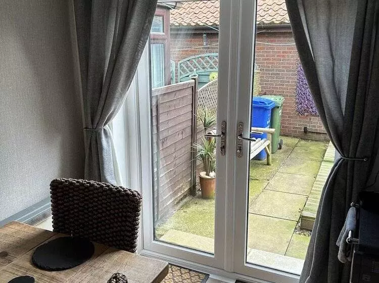 Immaculate 2 Bed Cottage In Flamborough