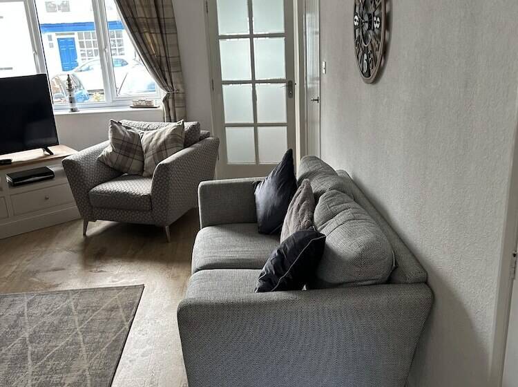 Immaculate 2 Bed Cottage In Flamborough