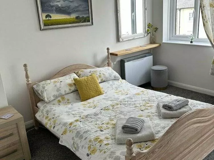 Immaculate 2 Bed Cottage In Flamborough