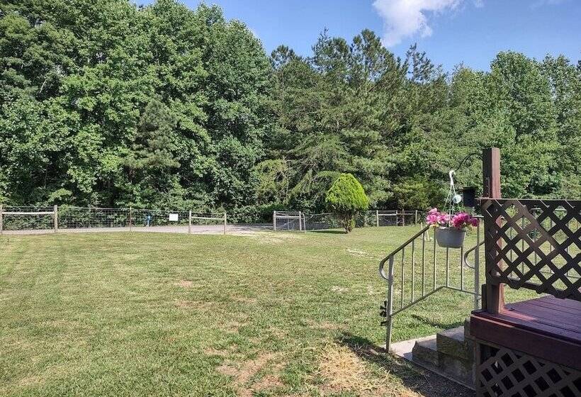 펜션 Clean, Cozy Home W Kitchen Near I 24 Pet Friendly