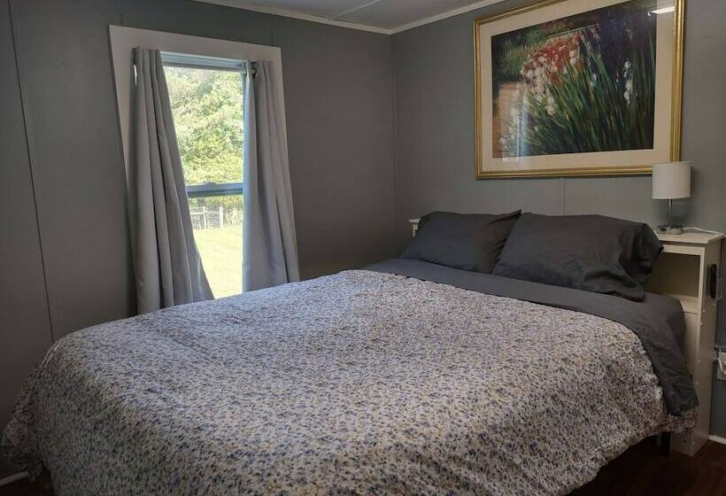 펜션 Clean, Cozy Home W Kitchen Near I 24 Pet Friendly