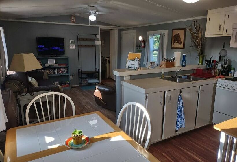 펜션 Clean, Cozy Home W Kitchen Near I 24 Pet Friendly