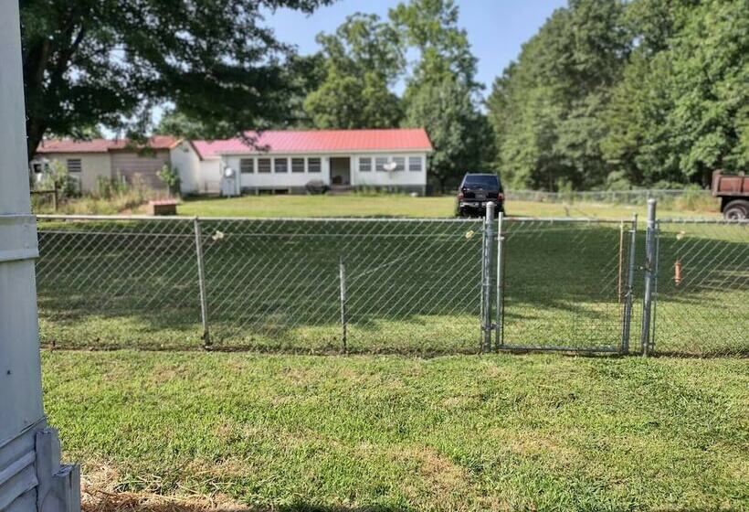 펜션 Clean, Cozy Home W Kitchen Near I 24 Pet Friendly