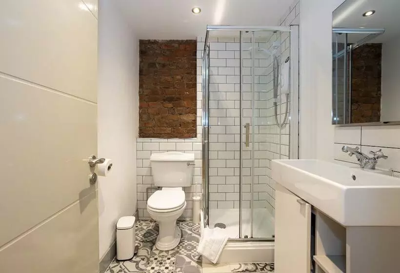 Pillo Rooms Serviced Apartments  Salford
