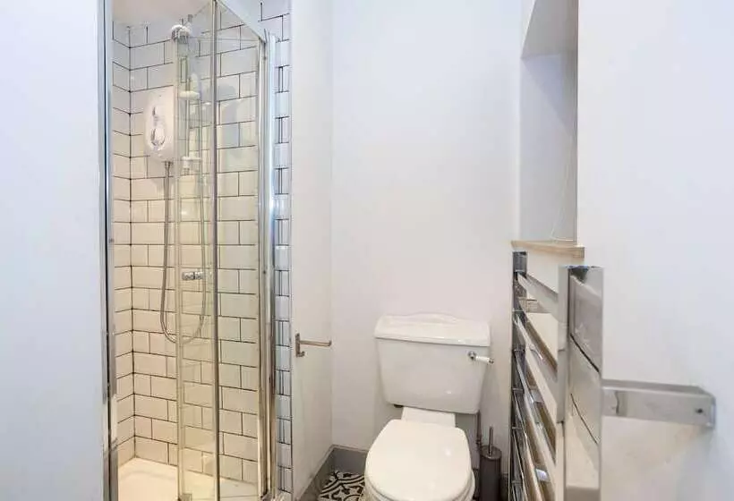 Pillo Rooms Serviced Apartments  Salford