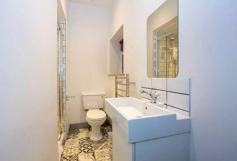 Pillo Rooms Serviced Apartments  Salford