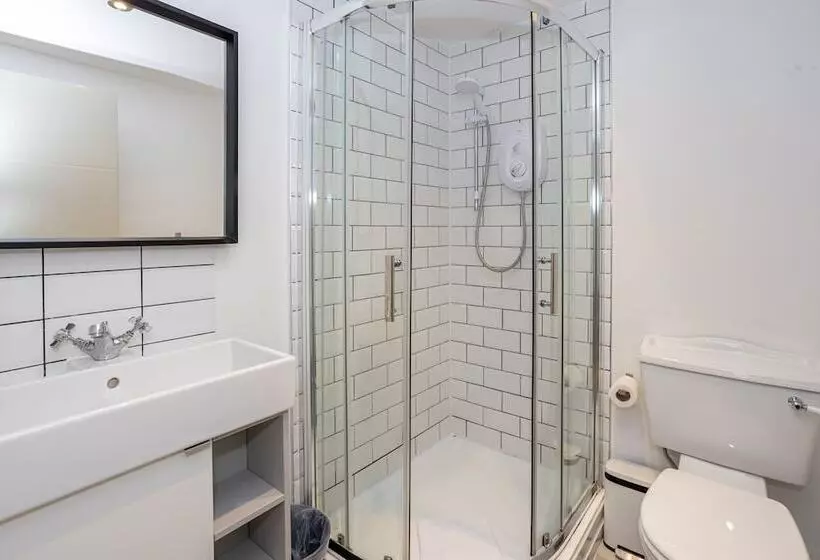 Pillo Rooms Serviced Apartments  Salford