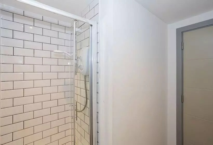 Pillo Rooms Serviced Apartments  Salford