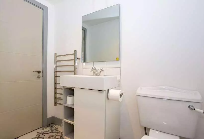 Pillo Rooms Serviced Apartments  Salford