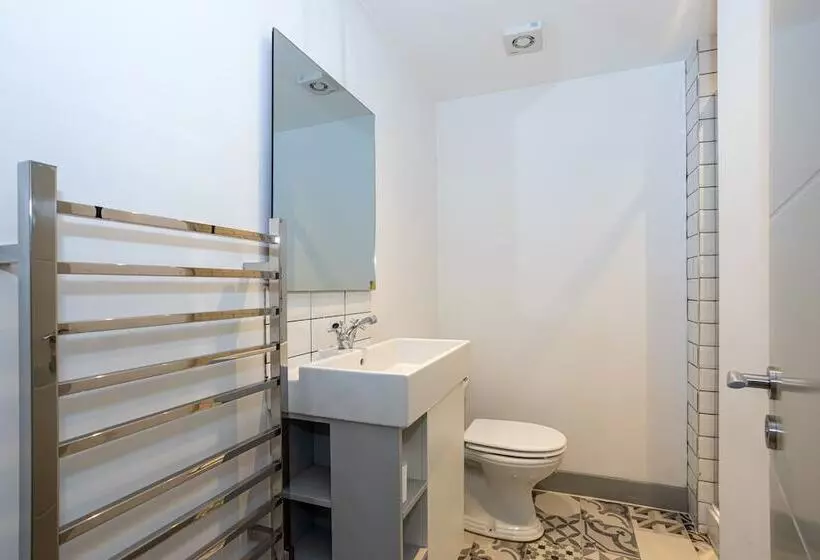 Pillo Rooms Serviced Apartments  Salford