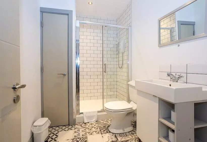 Pillo Rooms Serviced Apartments  Salford