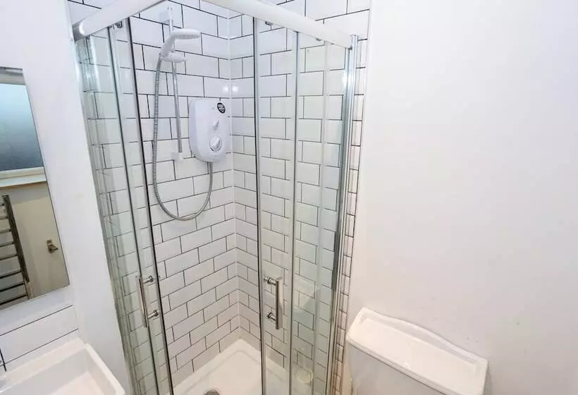 Pillo Rooms Serviced Apartments  Salford