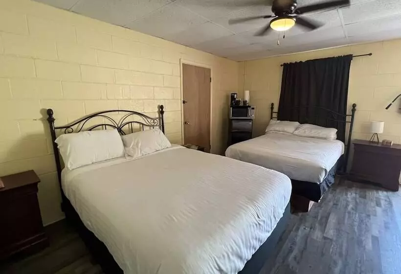 Queen Guest Room Located At The Joplin Inn At The Entrance To Mountain Harbor, Just 2 1/2 Miles From