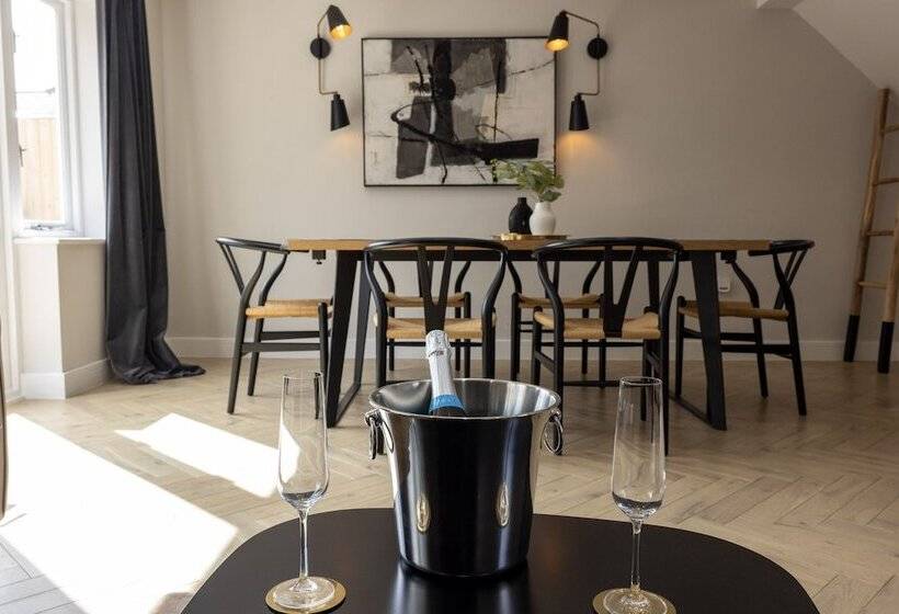 Residenza Charming 3 Bed House With 1 Parking Space