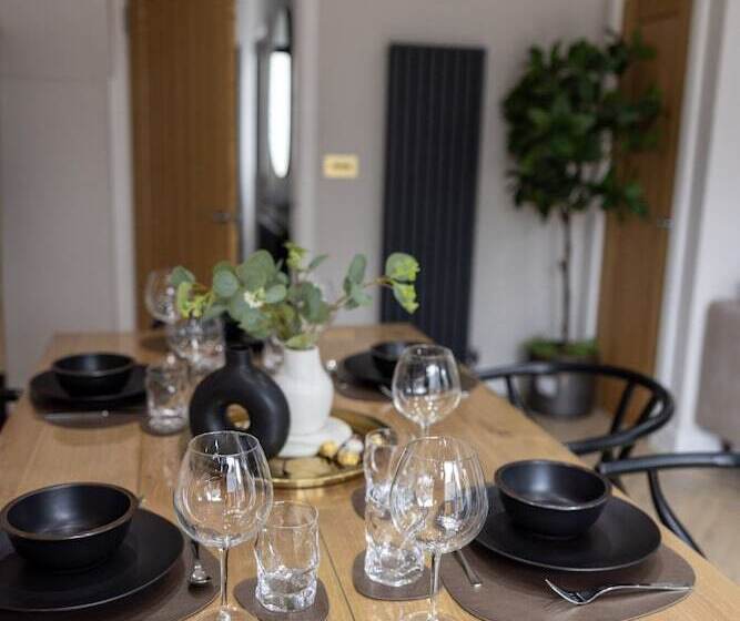 Residenza Charming 3 Bed House With 1 Parking Space