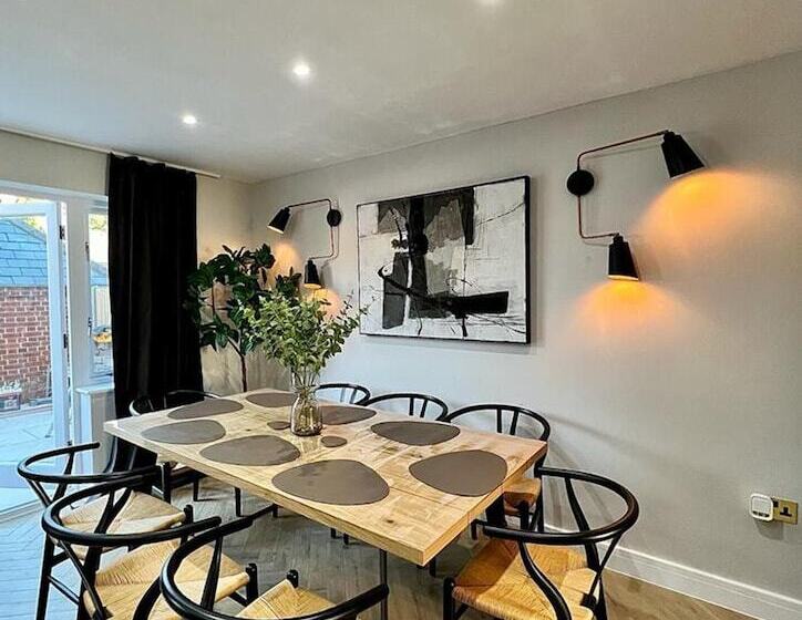 Residenza Charming 3 Bed House With 1 Parking Space