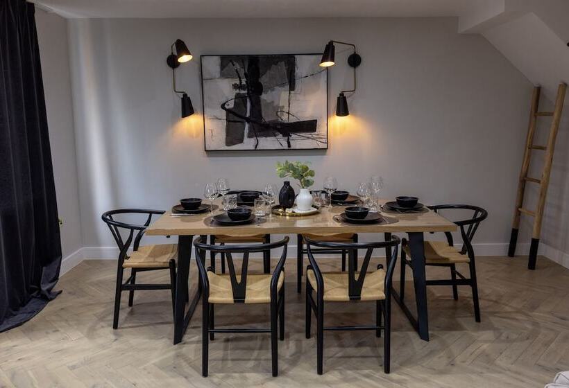 Residenza Charming 3 Bed House With 1 Parking Space