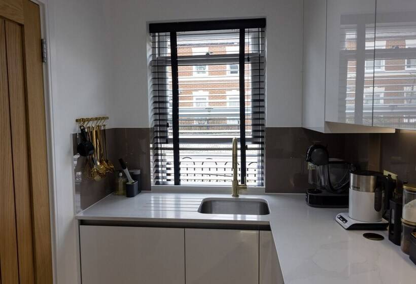 Residenza Charming 3 Bed House With 1 Parking Space