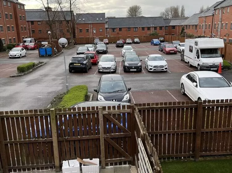 اقامتگاه Entire Captivating 2 Bed House In Manchester