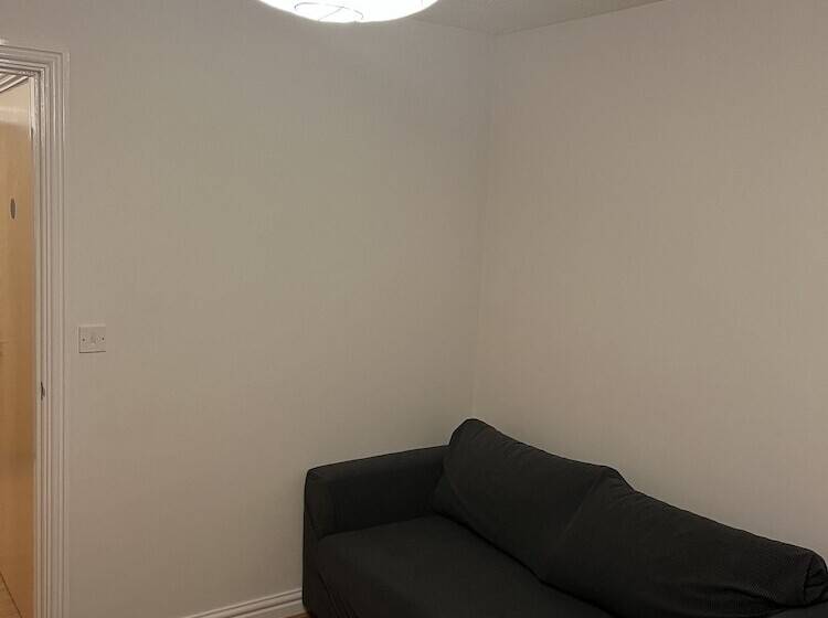 住所  Entire Captivating 2 Bed House In Manchester