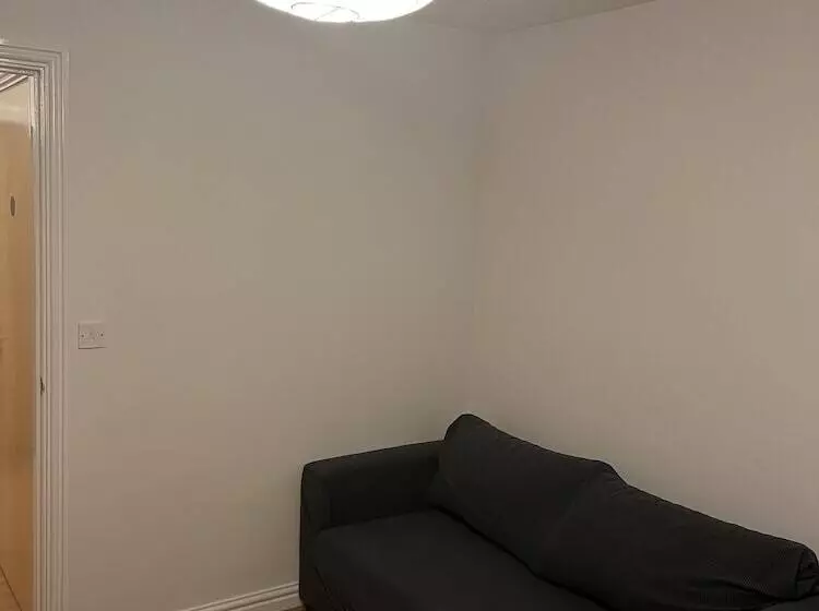 اقامتگاه Entire Captivating 2 Bed House In Manchester