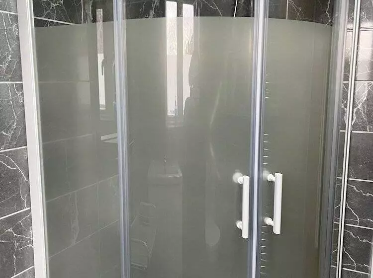 اقامتگاه Entire Captivating 2 Bed House In Manchester