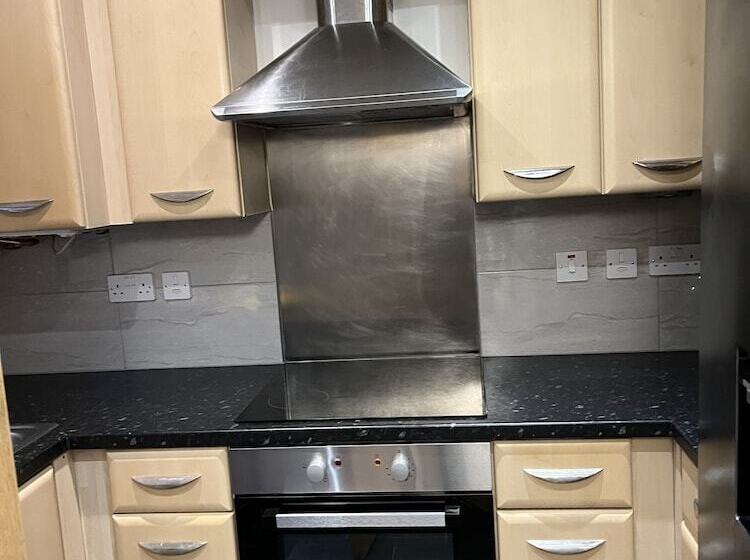 住所  Entire Captivating 2 Bed House In Manchester