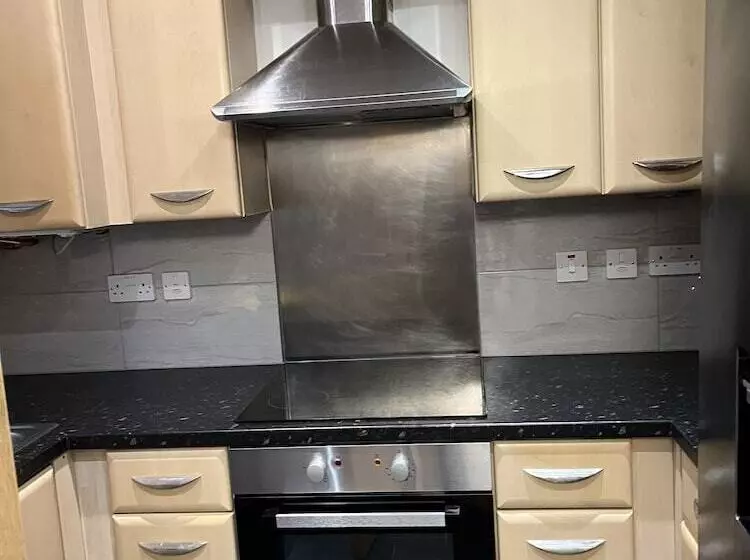 اقامتگاه Entire Captivating 2 Bed House In Manchester
