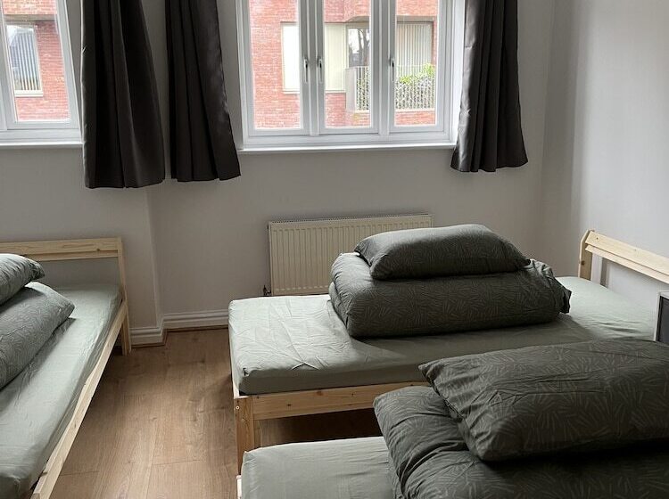 住所  Entire Captivating 2 Bed House In Manchester