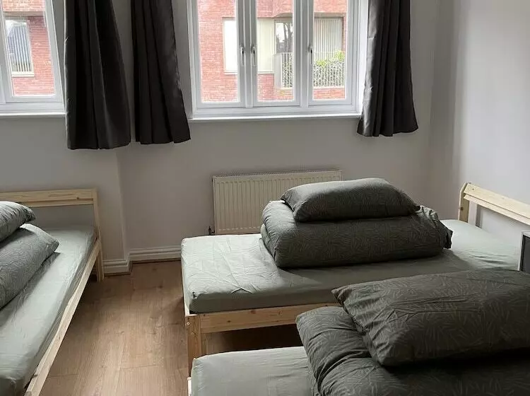 اقامتگاه Entire Captivating 2 Bed House In Manchester