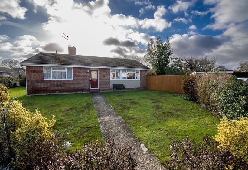 3 Bed Renovated Bungalow  3 Car Or Rv Pkg  Garden