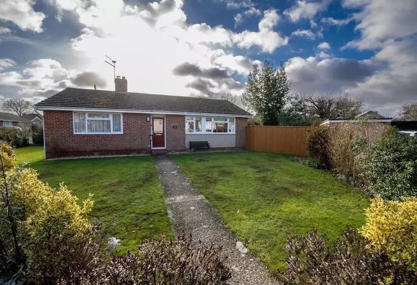 3 Bed Renovated Bungalow  3 Car Or Rv Pkg  Garden