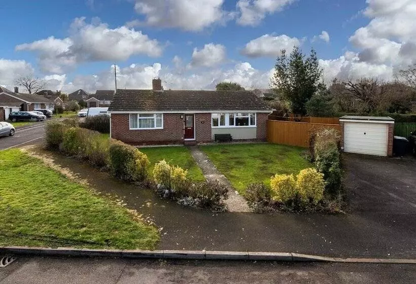 3 Bed Renovated Bungalow  3 Car Or Rv Pkg  Garden