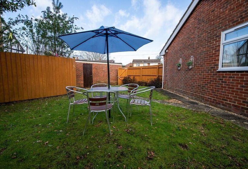 3 Bed Renovated Bungalow  3 Car Or Rv Pkg  Garden