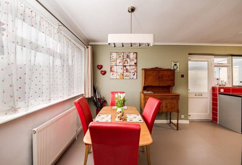 3 Bed Renovated Bungalow  3 Car Or Rv Pkg  Garden