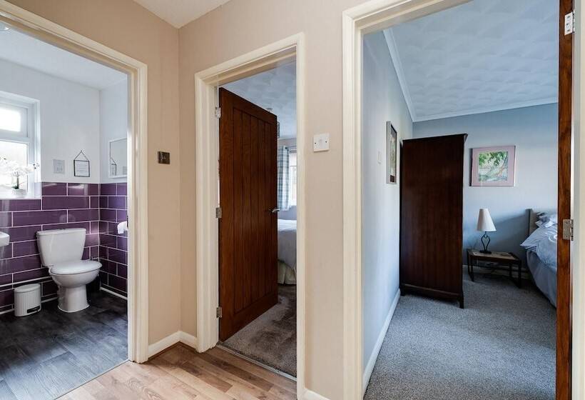 3 Bed Renovated Bungalow  3 Car Or Rv Pkg  Garden