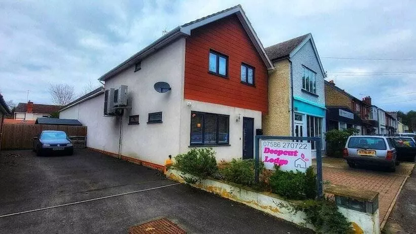 Deepcut Lodge Bed & Breakfast